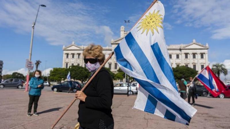 Uruguay restringe ingresos al país hasta el 10 de enero para evitar contagios de Covid-19