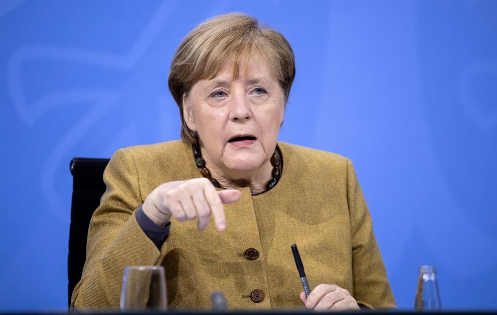 Canciller Merkel considera “problemático” el cierre de la cuenta Twitter de Trump