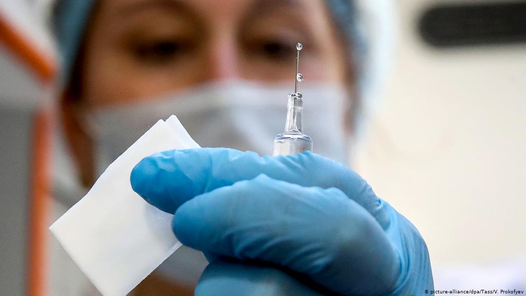 Afirman que vacunas contra el COVID-19 no llegarán a farmacias privadas