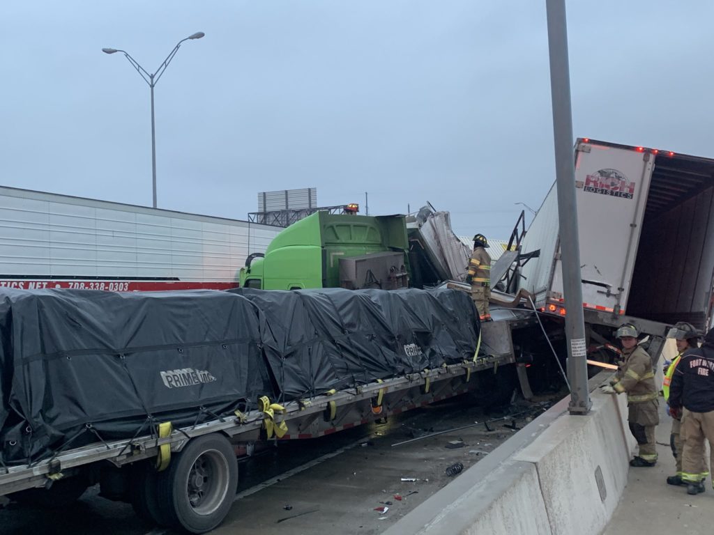 Reportan 5 muertos tras un choque de centenares de vehículos en carretera de Texas