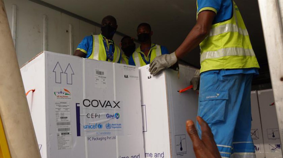 Ghana se convierte en el primer país en recibir vacunas contra COVID-19 del COVAX