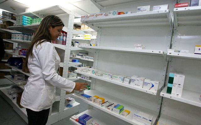 Fallas de servicios públicos obstruyen al sector farmacéutico en Nueva Esparta