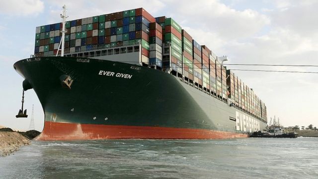 Barco Ever Given fue desencallado y se reanuda el tráfico en el Canal de Suez