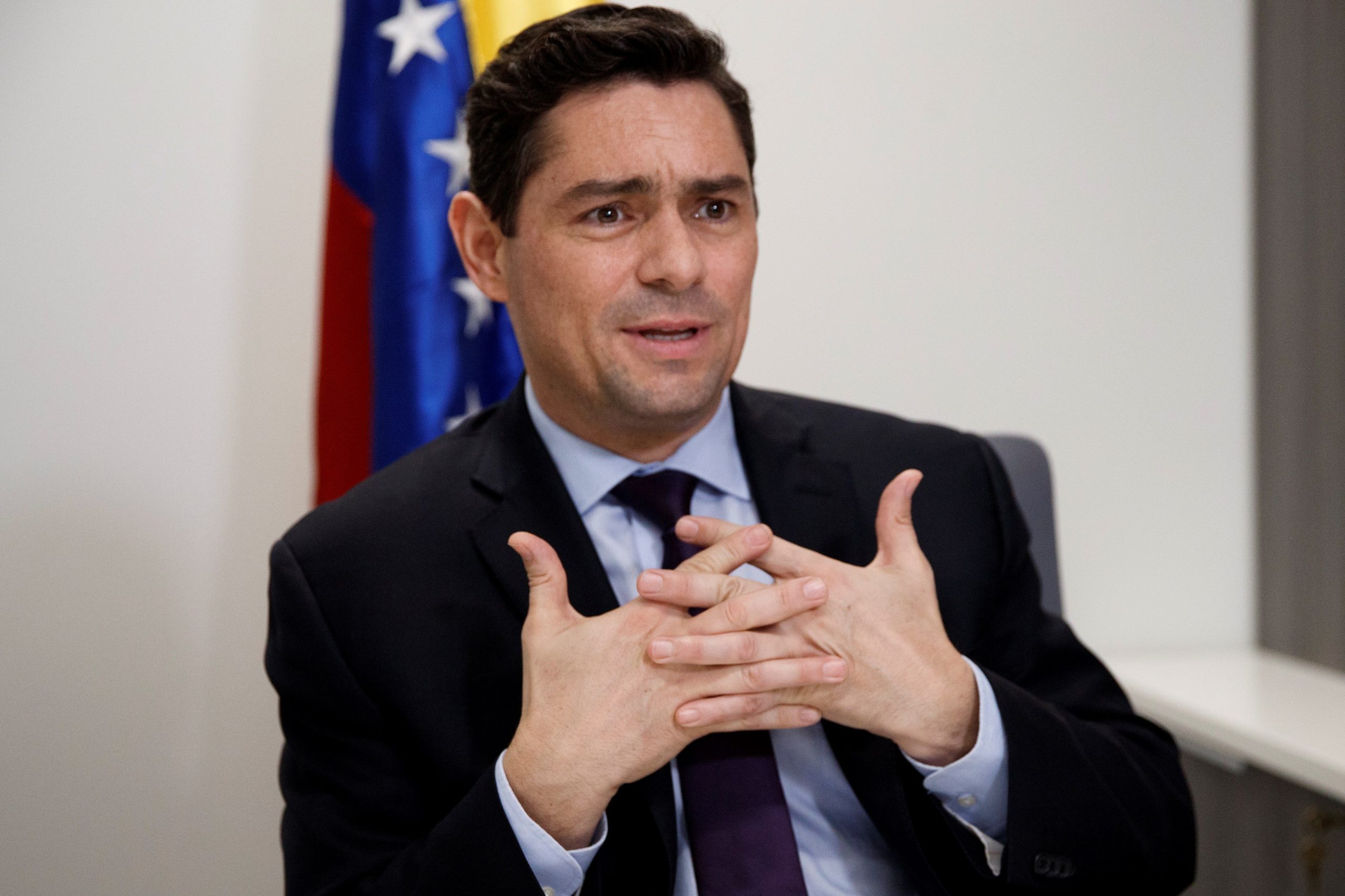 Embajada de Venezuela en EEUU publicó instructivos en español para aplicar al TPS