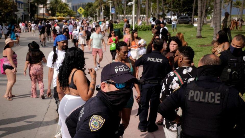 Miami Beach extiende estado de emergencia por gran aumento de turistas en plena pandemia