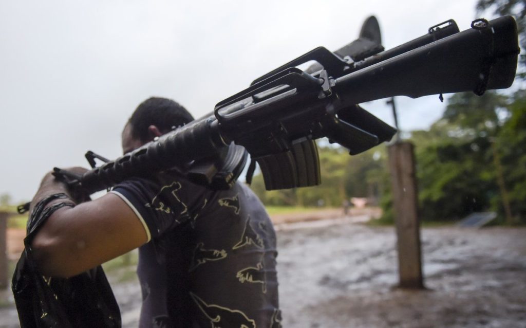 Diez guerrilleros de las FARC mueren tras un bombardeo en el sur de Colombia