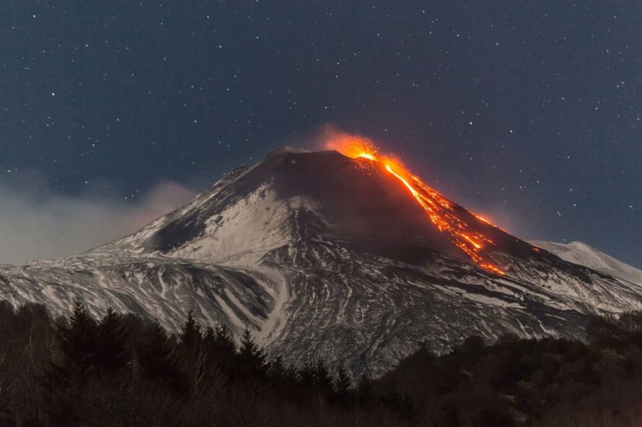 Aeropuerto en Sicilia cerró parcialmente tras nueva erupción del Etna