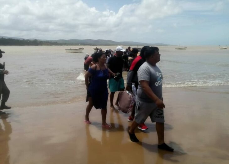 Rescatan a 18 venezolanos que quedaron a la deriva en costas de Falcón