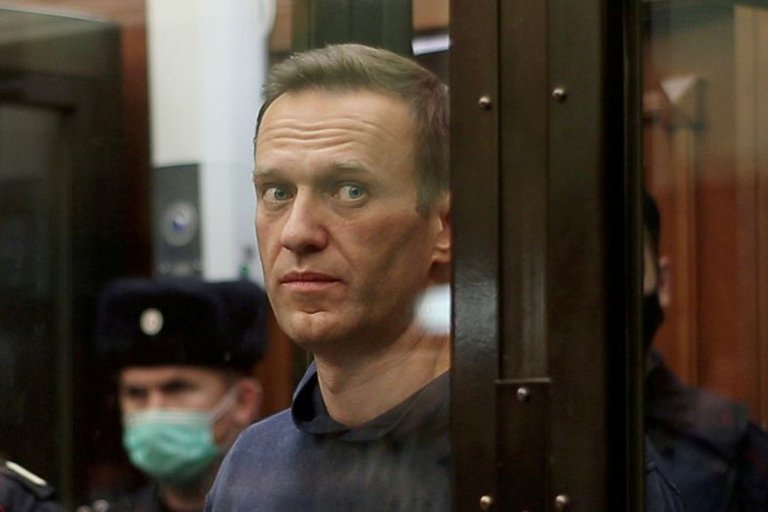 Trasladan a Alexei Navalny a otra prisión y se desconoce su paradero