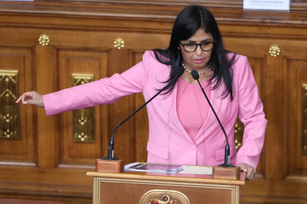 Delcy Rodríguez pide a Biden “reflexionar” sobre sus políticas hacia Venezuela y Cuba