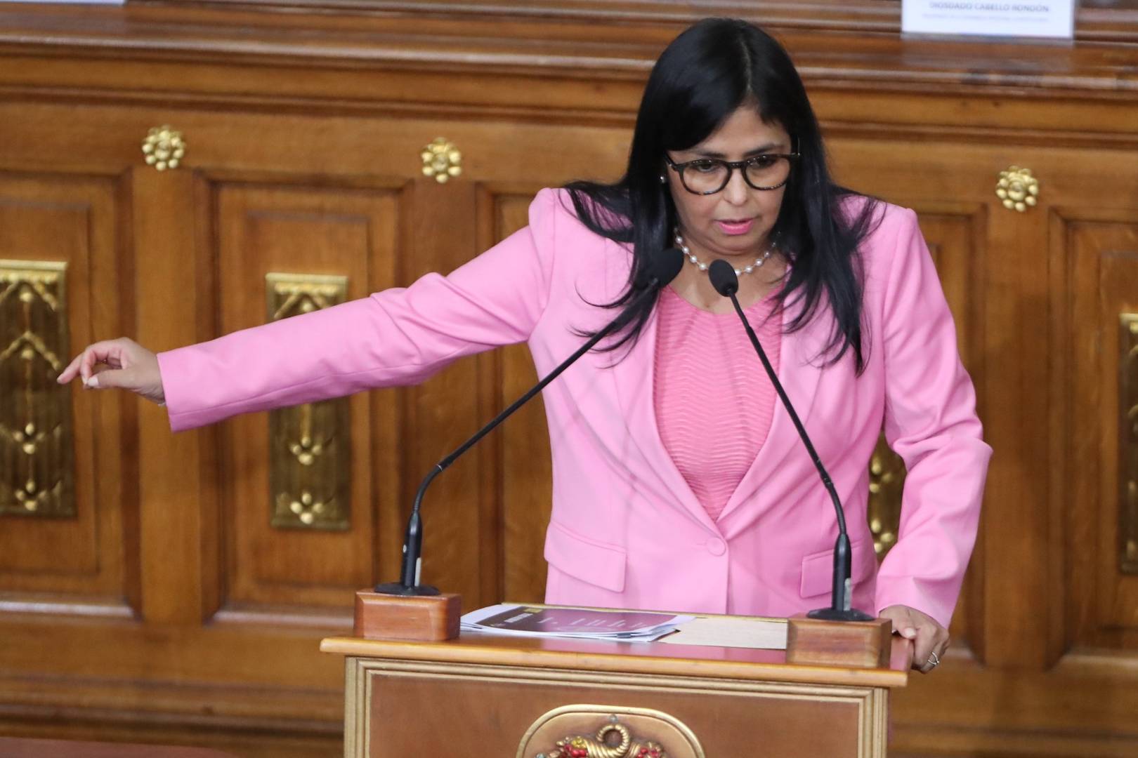 Delcy Rodríguez pide a Biden “reflexionar” sobre sus políticas hacia Venezuela y Cuba