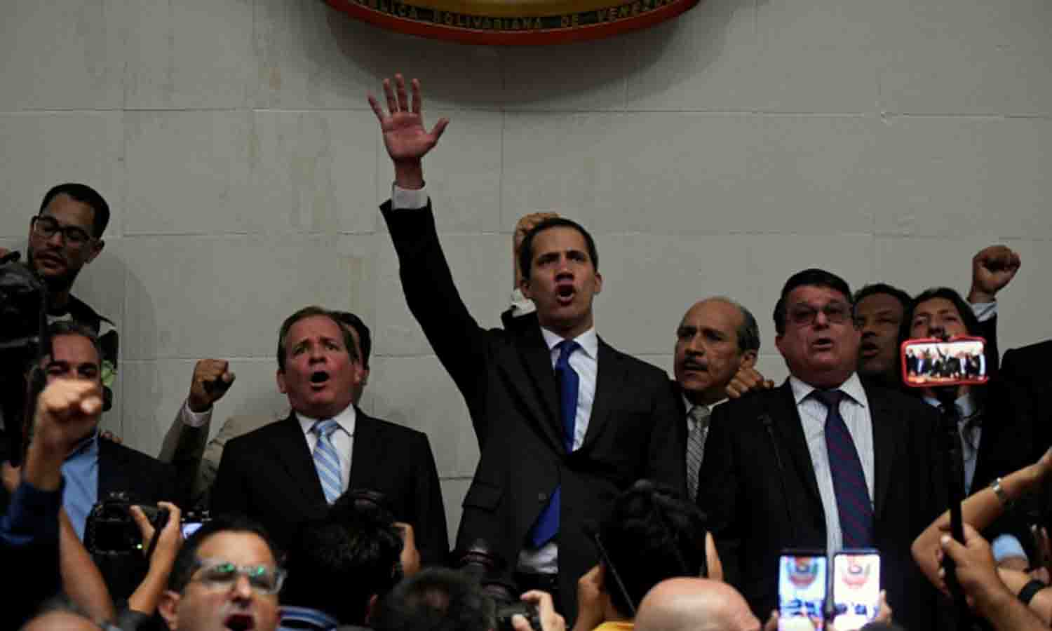 Denuncian que Jorge Rodríguez despidió a más de mil trabajadores del Poder Legislativo