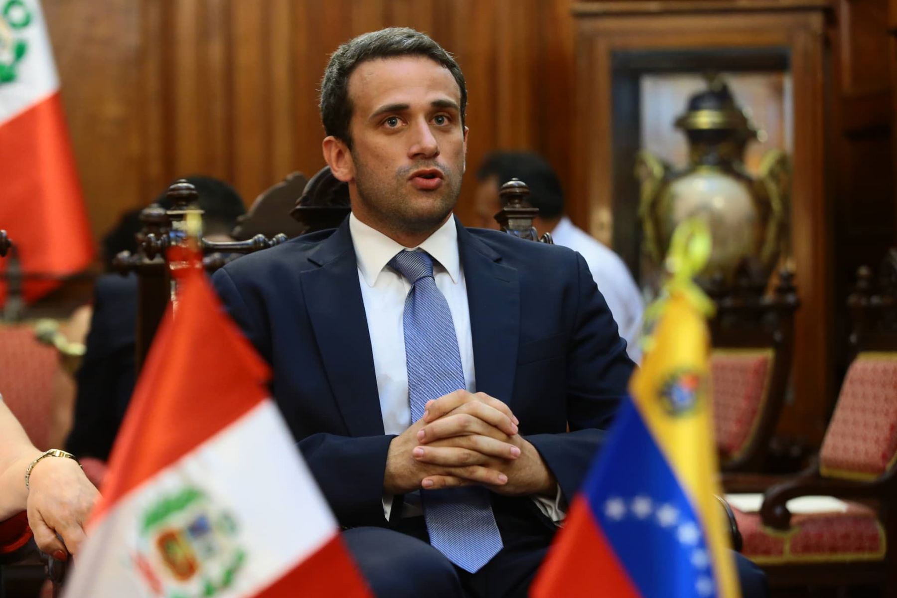 Embajador pide sancionar a Daniel Salaverry por xenofobia contra venezolanos