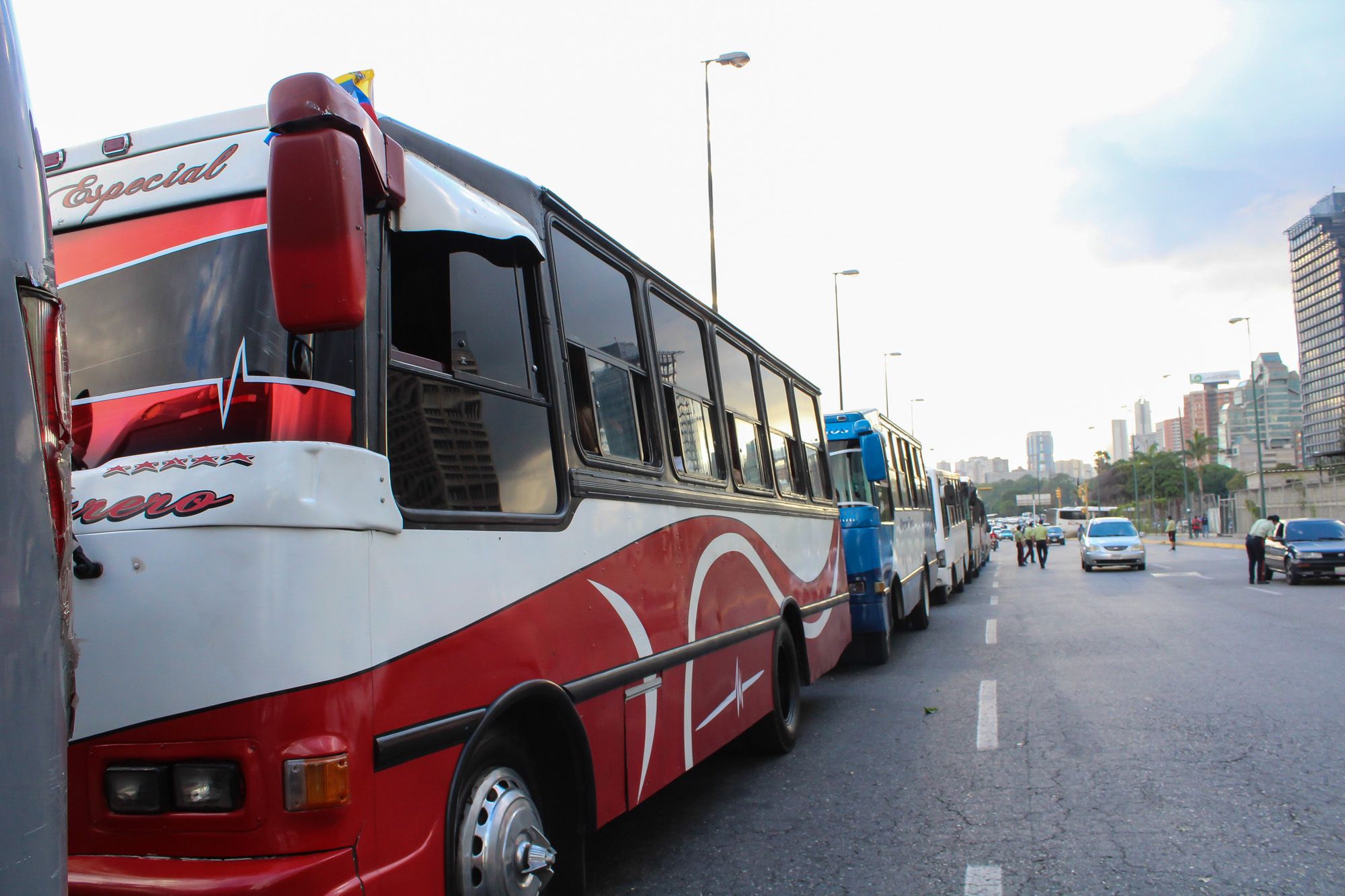 Alertan sobre crisis general en sector transporte venezolano por escasez de diésel