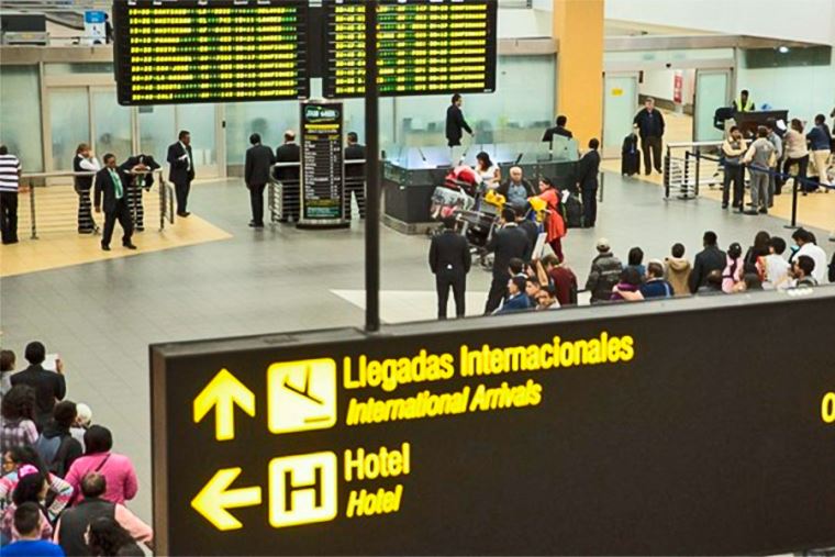Perú extiende suspensión de vuelos con Reino Unido, Sudáfrica y Brasil