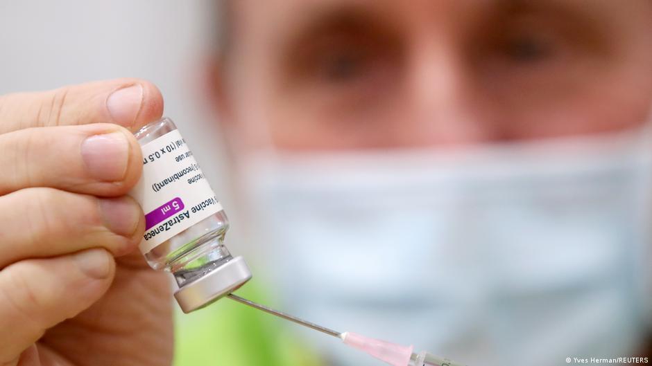 Detectan 30 casos de coágulos entre vacunados de AstraZeneca en Reino Unido