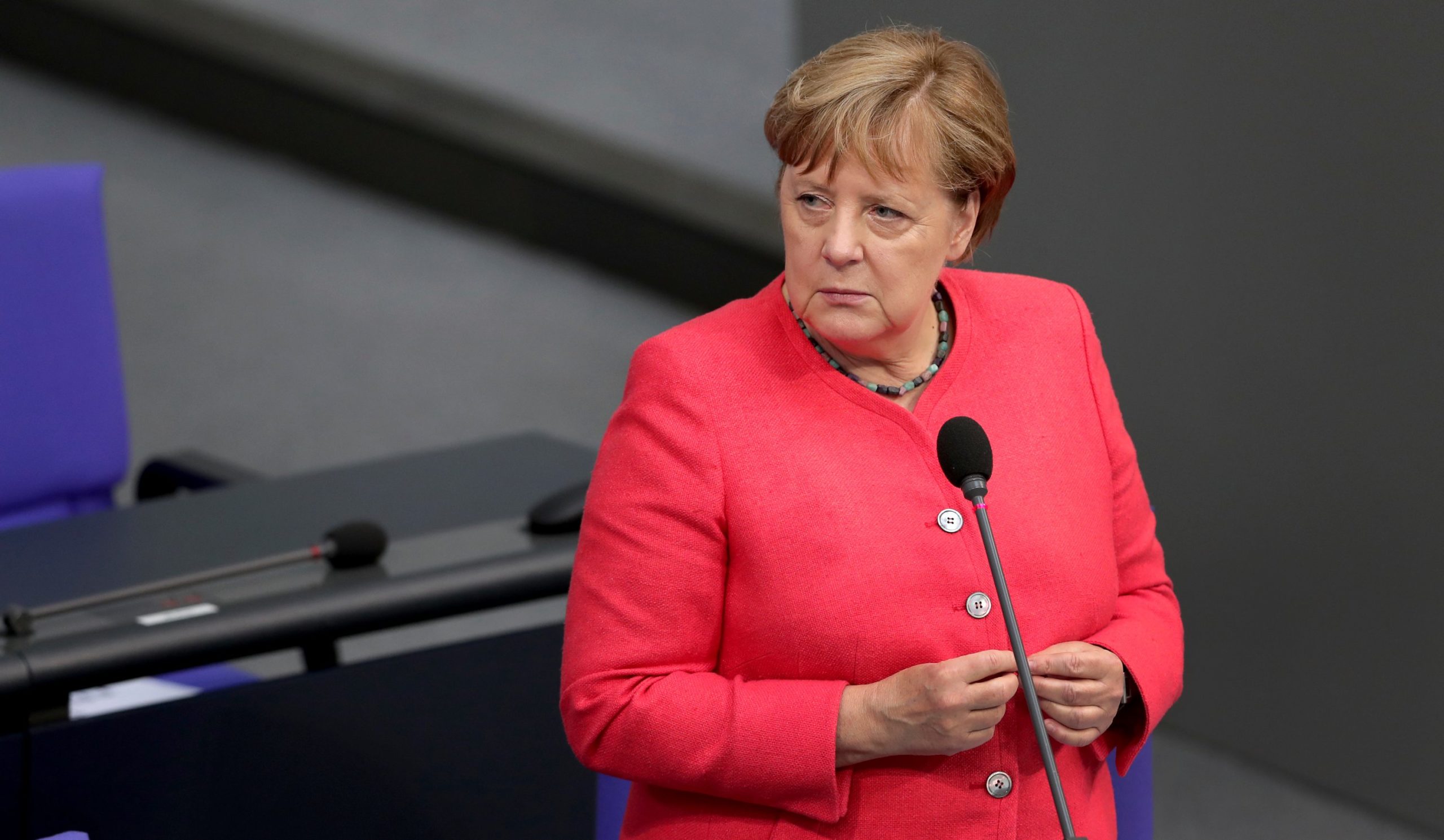 Canciller alemana Angela Merkel recibe primera dosis de la vacuna de AstraZeneca