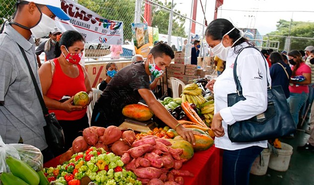 Más de 2.600 familias de Maneiro fueron beneficiadas con el Mercado Popular