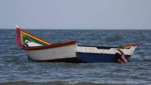 Siguen desaparecidas al menos 15 personas del naufragio entre Trinidad y Venezuela