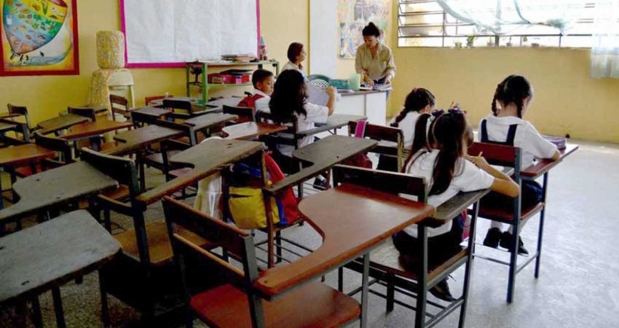Año escolar en Venezuela terminará con deficiencias para los estudiantes