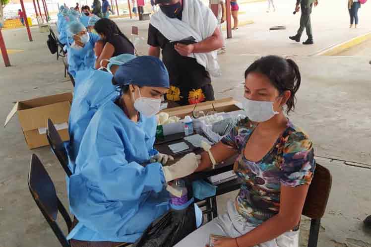 95% de médicos cubanos en Venezuela fueron vacunados contra el COVID-19