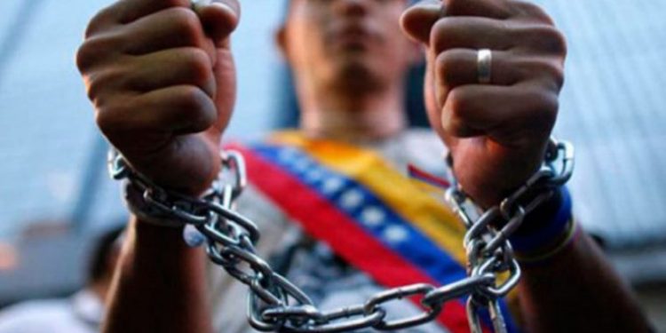 Registran 323 presos políticos en cárceles de Venezuela