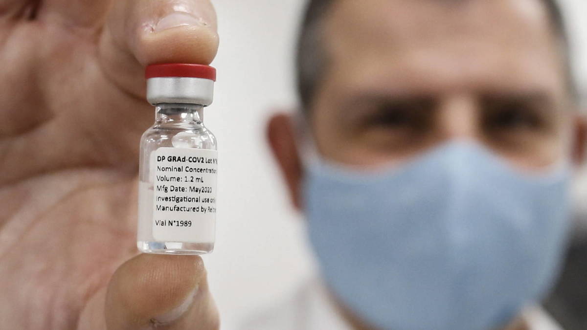 Vacunación a cubanos indigna a los trabajadores sanitarios del país