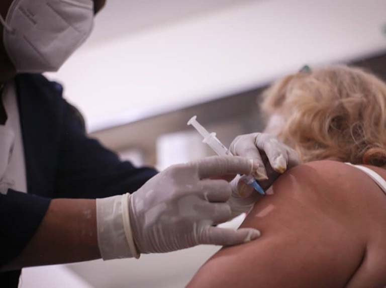Inicia vacunación de adultos mayores en Nueva Esparta
