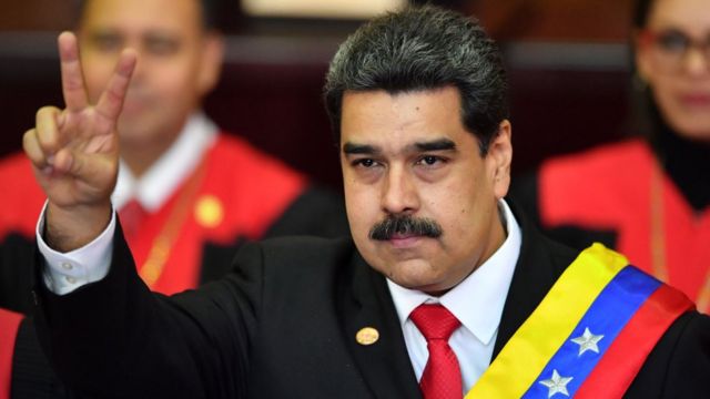 Maduro considera positiva la circulación de dólares en el país