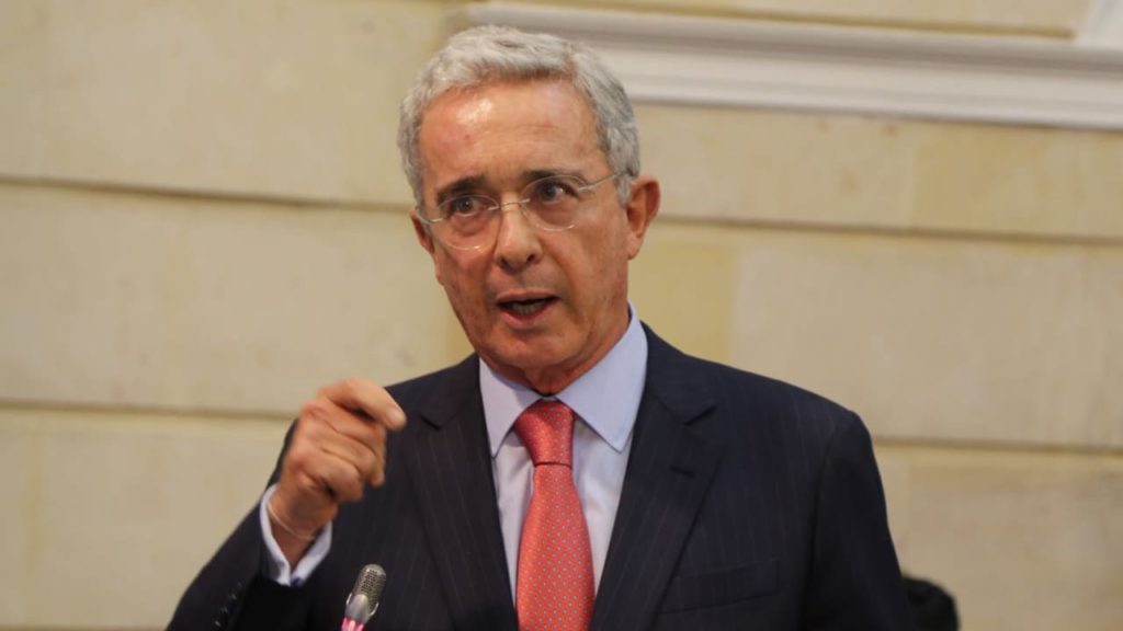 Álvaro Uribe desmintió haber exigido la renuncia del presidente Iván Duque
