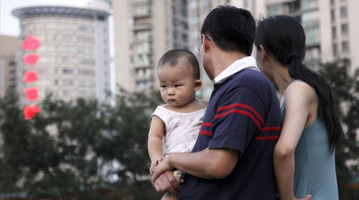 Gobierno de China permitirá a las parejas tener hasta tres hijos ante crisis de natalidad