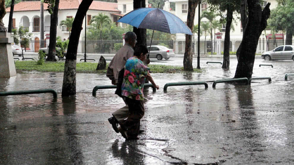 Fuertes lluvias continuarán en Venezuela en las próximas 24 horas, según el Inameh