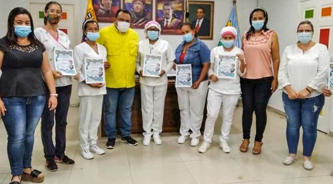 Alcalde de Mariño entregó reconocimiento a personal de enfermería en su Día