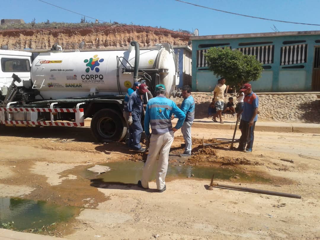 Inician trabajos de mantenimiento y saneamiento del sistema de cloacas en Coche