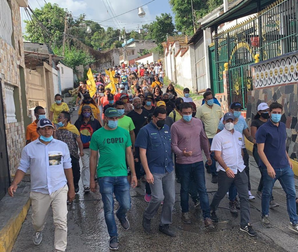 Vecinos de Petare exigen vacunas contra el covid-19 para todos los venezolanos