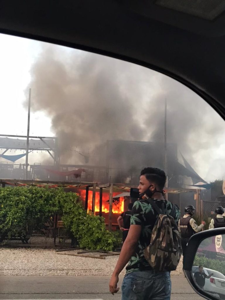 Fuga de gas produce incendio de Centro Gastronómico Contenedor Plaza en Pampatar