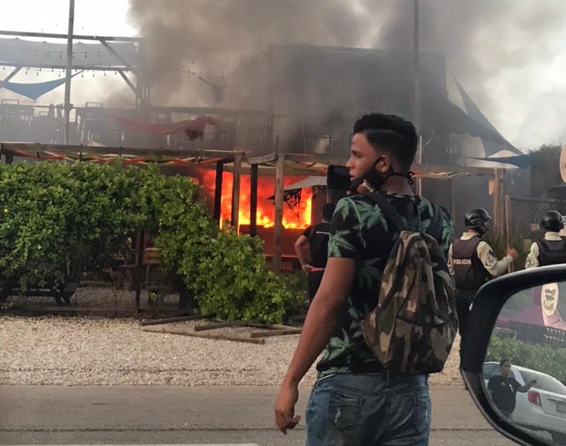 Fuga de gas produce incendio de Centro Gastronómico Contenedor Plaza en Pampatar