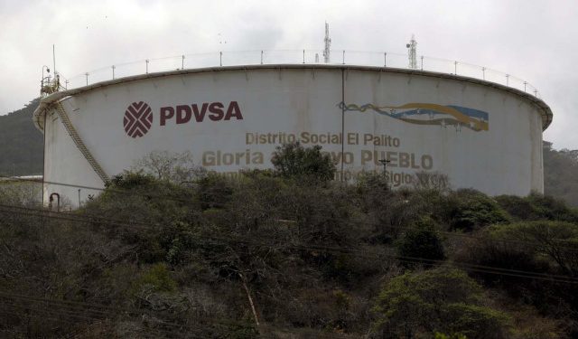 Trabajadores petroleros denuncian que régimen de Maduro arremete contra el contrato colectivo