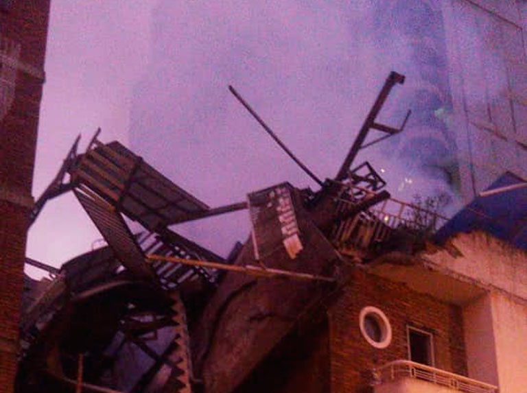 Incendio provocó la pérdida de 14 apartamentos de edificio en Maripérez