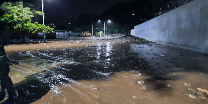 Régimen despliega organismos de seguridad para atender inundaciones en Macarao