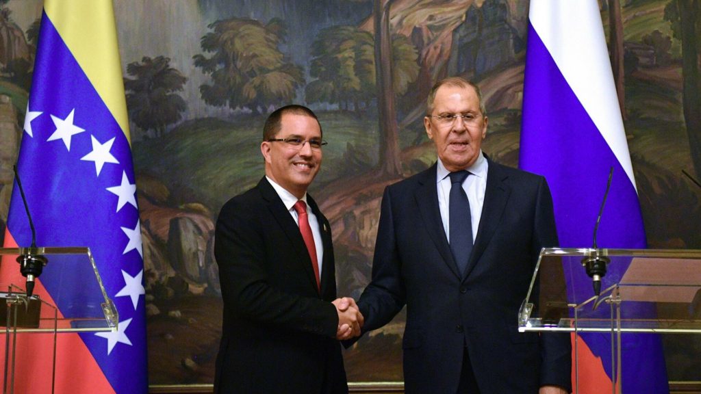 Rusia se comprometió a fortalecer la cooperación militar con el régimen de Maduro