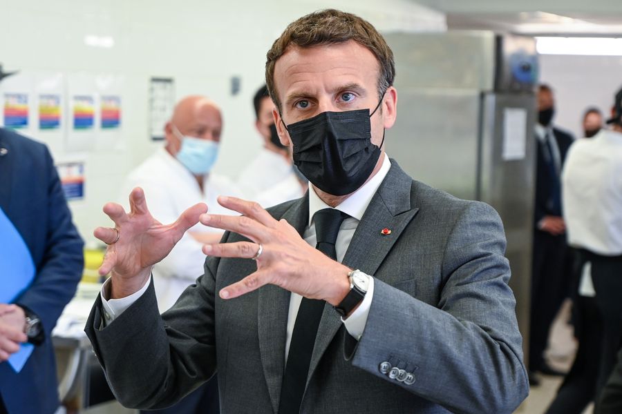 Macron fue abofeteado por un hombre durante su visita a Drôme