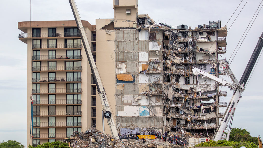 Identifican a otras tres víctimas del derrumbe de edificio en Miami