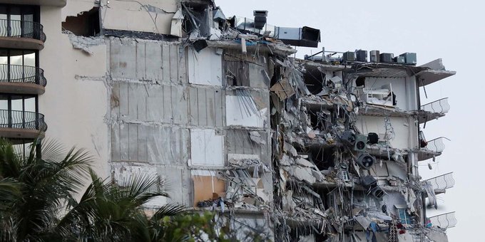 Derrumbe de un edificio en Miami dejó al menos un muerto y 30 desaparecidos