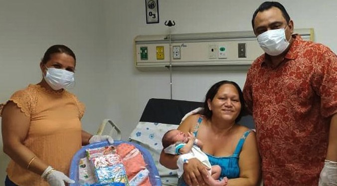 Alcalde de Mariño dotó a gestantes con kits quirúrgicos y maternos