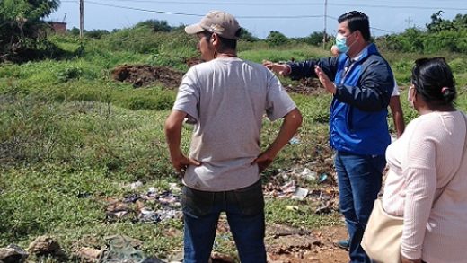 El Chino González logra apoyo para la limpieza de terreno en Coconut