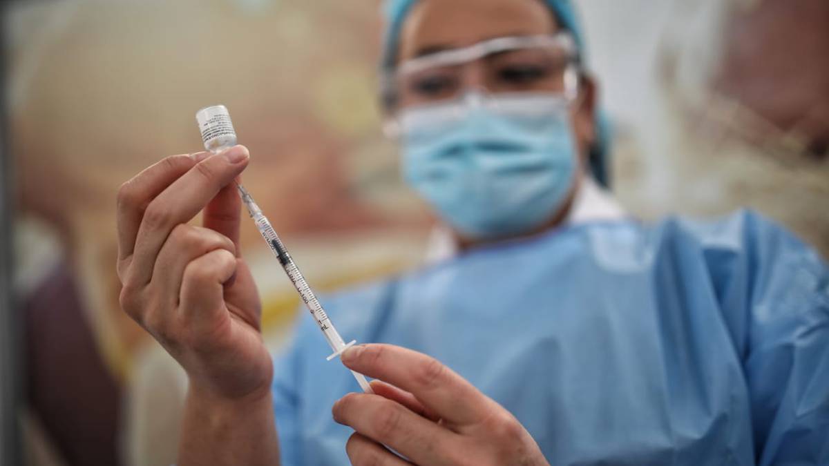 Exigen al régimen de Maduro vacunar a la población antes de flexibilizar las restricciones