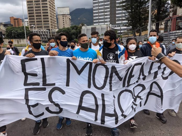 Estudiantes venezolanos denuncian persecución por exigir sus derechos