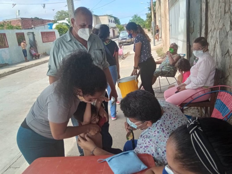 Al menos 100 niños en La Chacalera fueron desparasitados