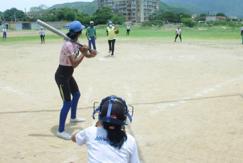 Leynys Malavé jugó softbol con Las Guerreras de Conejeros